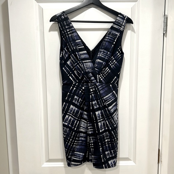 Banana Republic silk dress - Picture 2 of 9